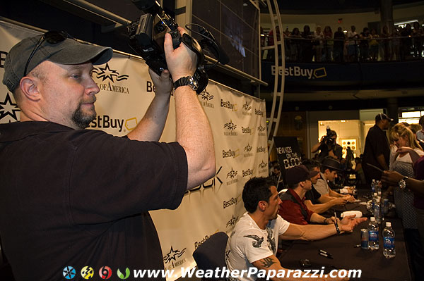 Weather Paparazzi, Doug Kiesling video taping New Kids On The Block (NKOTB) At The Mall Of America.